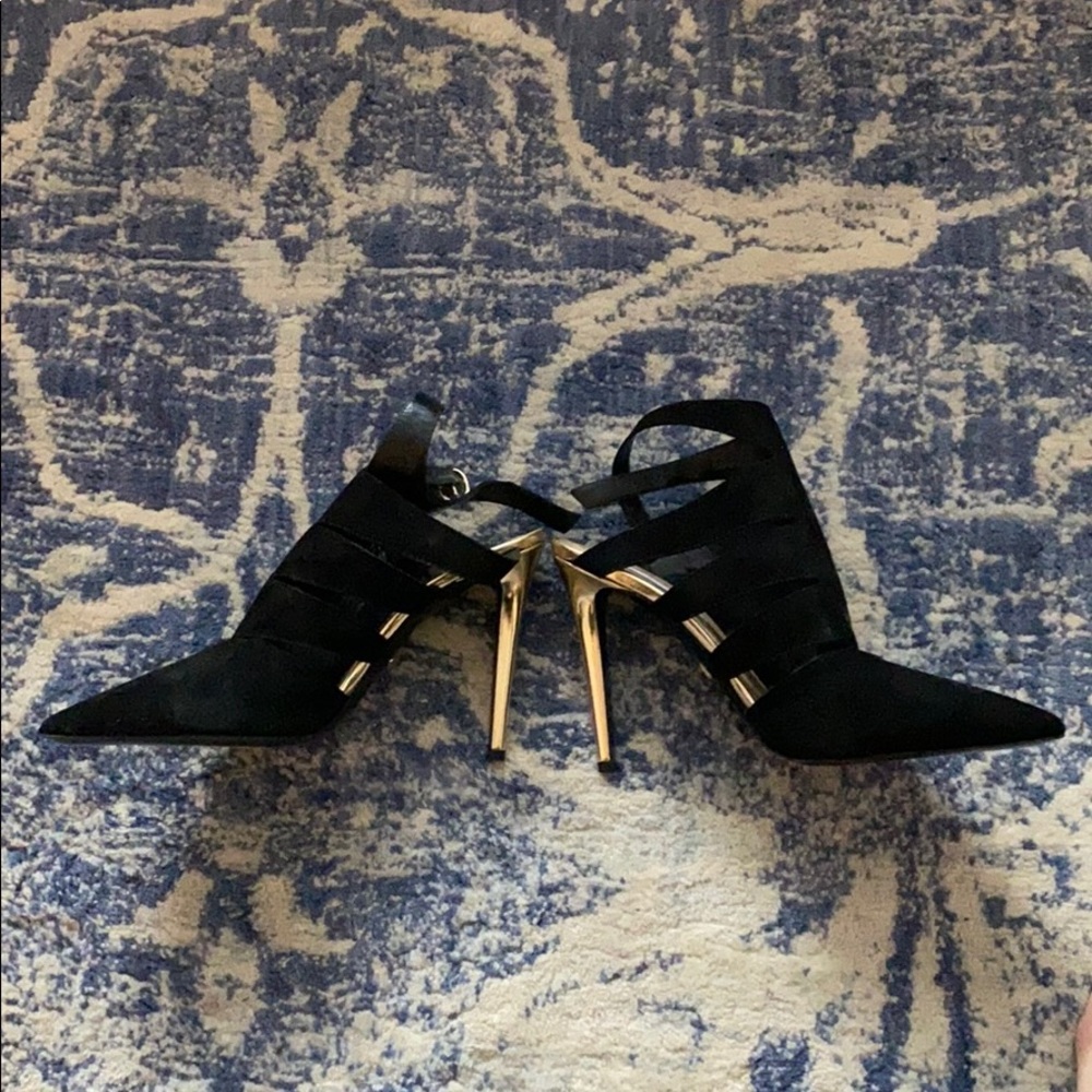 Diane von Furstenberg 4” black and gold heels